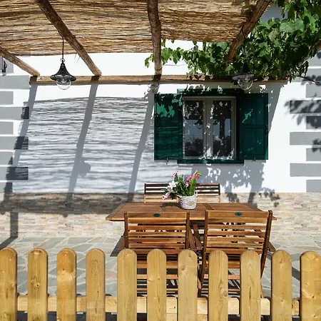 Holiday home Pratsas House