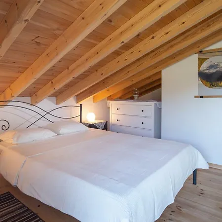 Pratsas House Semesterbostad *