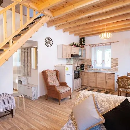 Pratsas House Semesterbostad *